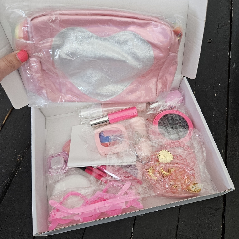 Girls Pretend Play Makeup Set NWT Gift Idea